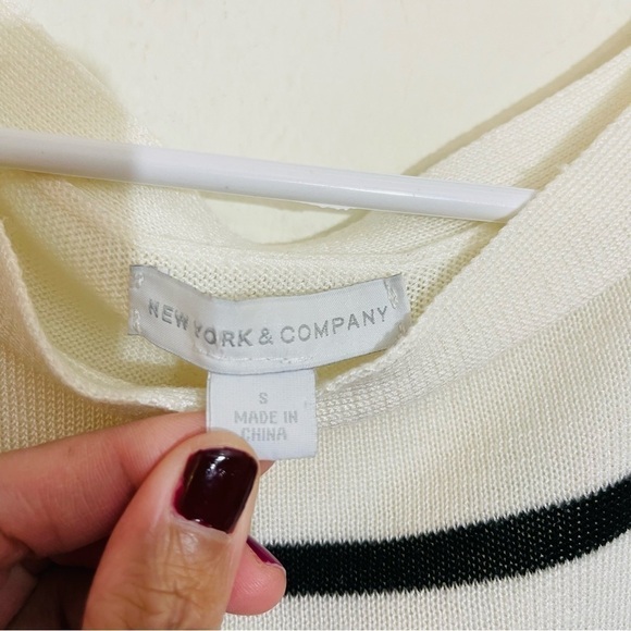 New York & Company Cold Shoulder Stripped Top Small Black/White Lightweight - Picture 3 of 8